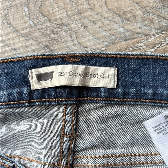 Levi’s Curvy Boot Cut  style 529 Blue Denim Jeans sz 8 - Picture 2 of 5
